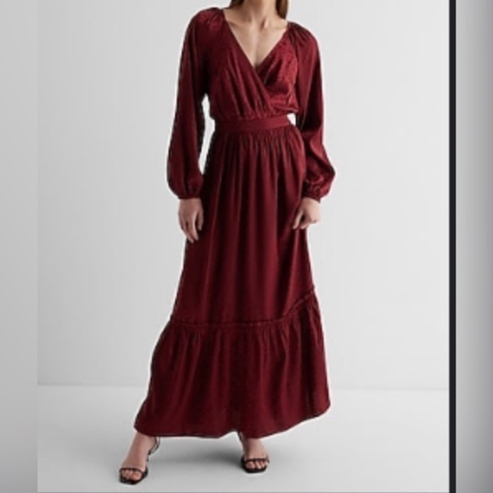 NWT Express Satin Floral Jacquard V-Neck Tiered Maxi Dress
Color: BERRY BON BON